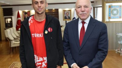 Erzurum Büyükşehir Belediye Başkanı Mehmet Sekmen, atletizmde aldığı başarılarla ülkemize