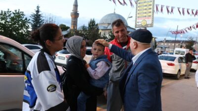 Erzurum Büyükşehir Belediye Başkanı Mehmet Sekmen, saha gezilerinin kesintisiz olarak