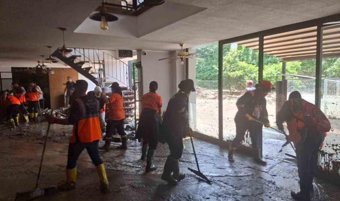 Trabzon’da aniden bastıran sağanak yağışın ardından meydana gelen sel felaketi