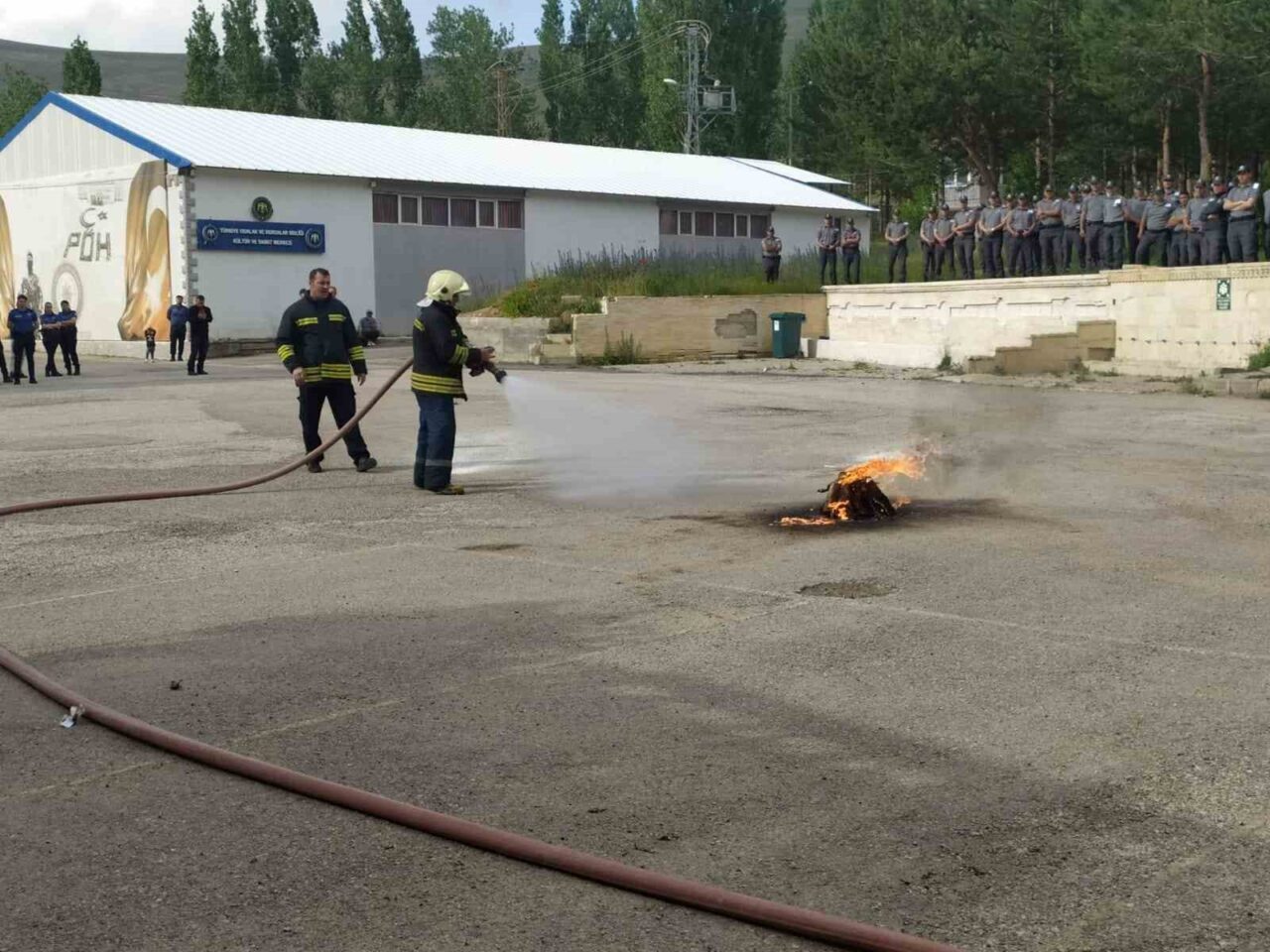 İtfaiye Müdürlüğü ekipleri, Bayburt Polis Meslek Eğitim Merkezi (POMEM) öğrencileri