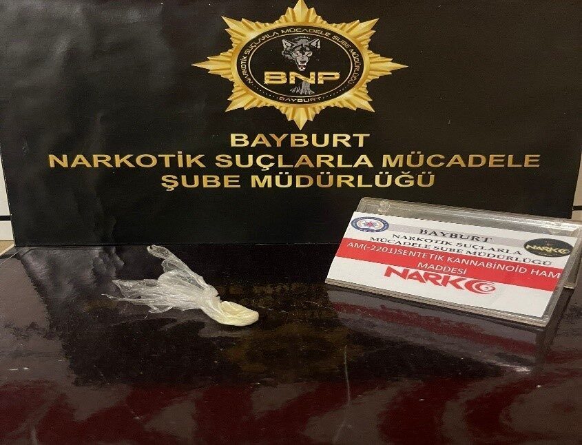 Bayburt’ta 3 şahısa uyuşturucu kullanmaktan işlem yapıldı Bayburt İl Emniyet Müdürlüğü, Narkotik Suçlarla Mücadele Şube Müdürlüğü ekipleri,
