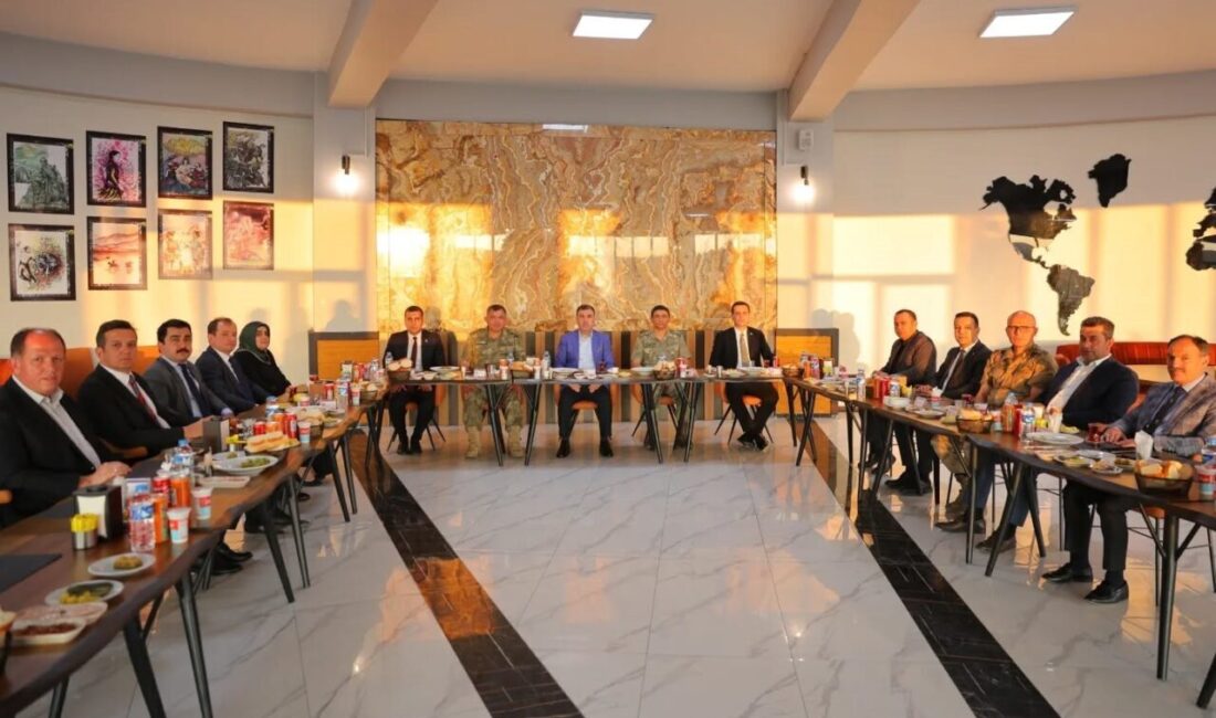 Yeni görev yerlerine atamaları yapılan Garnizon Komutanı Topçu Albay Gürol
