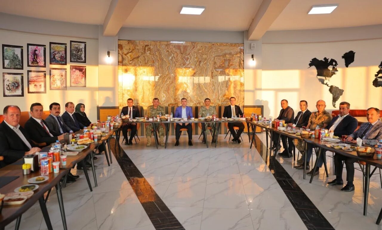 Yeni görev yerlerine atamaları yapılan Garnizon Komutanı Topçu Albay Gürol