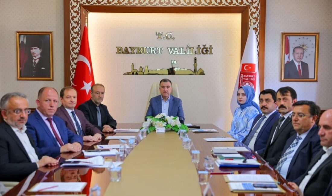 İl Hayvanları Koruma Kurulu, Bayburt Valisi Mustafa Eldivan başkanlığında toplandı.