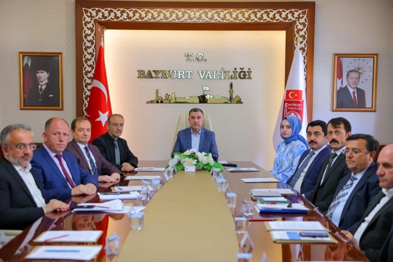 İl Hayvanları Koruma Kurulu, Bayburt Valisi Mustafa Eldivan başkanlığında toplandı.