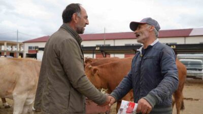 Bayburt kurban pazarında arife gününde de satışlar kaldığı yerden devam