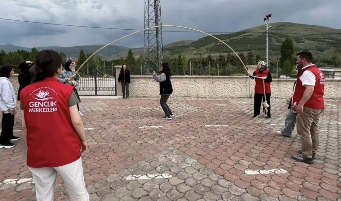 Bayburt Gençlik Merkezi tarafından Çevreme Duyarlıyım, Değerlerime Sahip Çıkıyorum(ÇEDES) Projesi