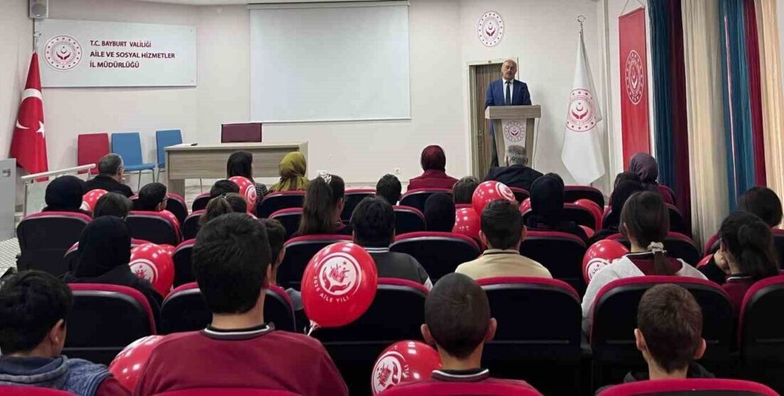 Bayburt’ta ortaokul öğrencilerine sosyal hizmetlerin tanıtılması amacıyla Bayburt Aile, Çalışma