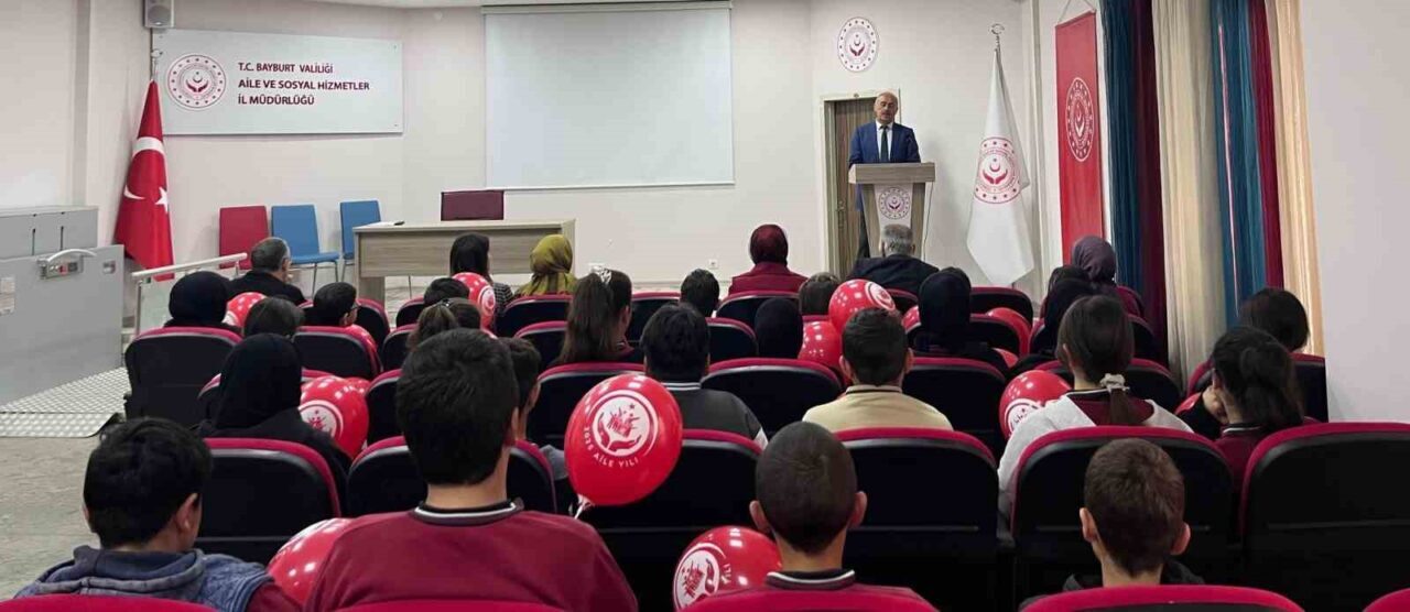 Bayburt’ta ortaokul öğrencilerine sosyal hizmetlerin tanıtılması amacıyla Bayburt Aile, Çalışma