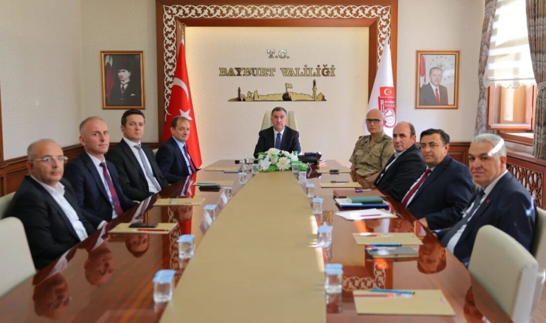 Bayburt Valisi Mustafa Eldivan başkanlığında Sahipsiz Hayvanlar İl İzleme ve