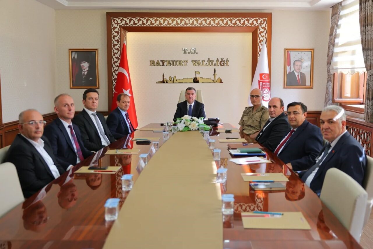 Bayburt Valisi Mustafa Eldivan başkanlığında Sahipsiz Hayvanlar İl İzleme ve