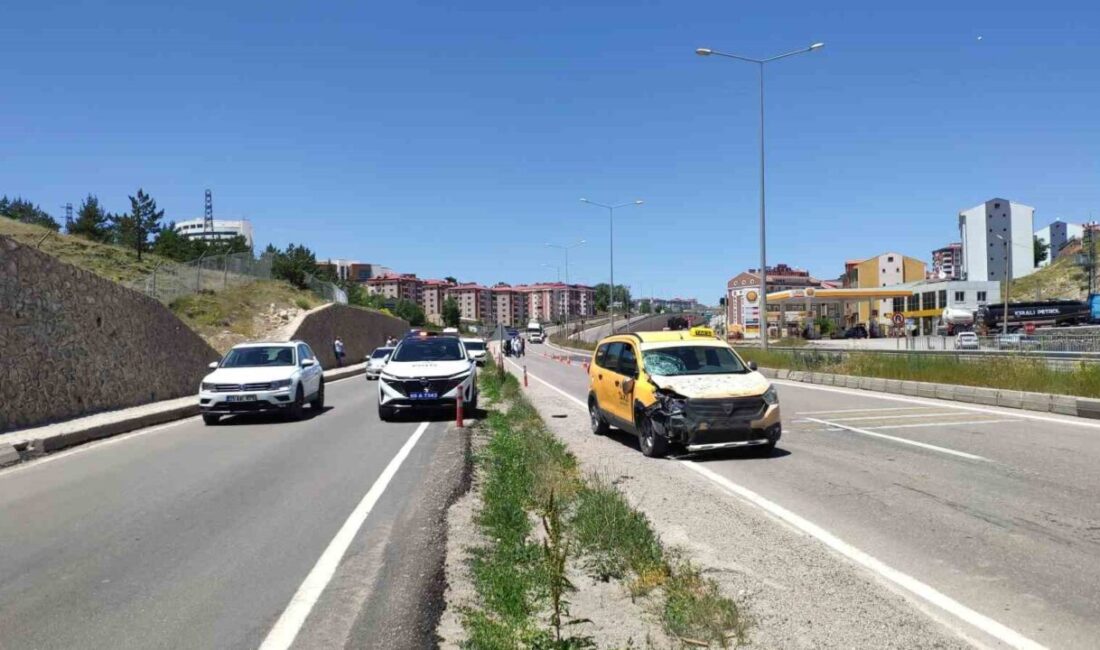 Bayburt’ta meydana gelen trafik kazasında bir yayaya taksi çarptı. Çarpmanın