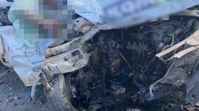 Bayburt Demirözü karayolunda tır ile kamyonetin kafa kafaya çarpıştığı kazada