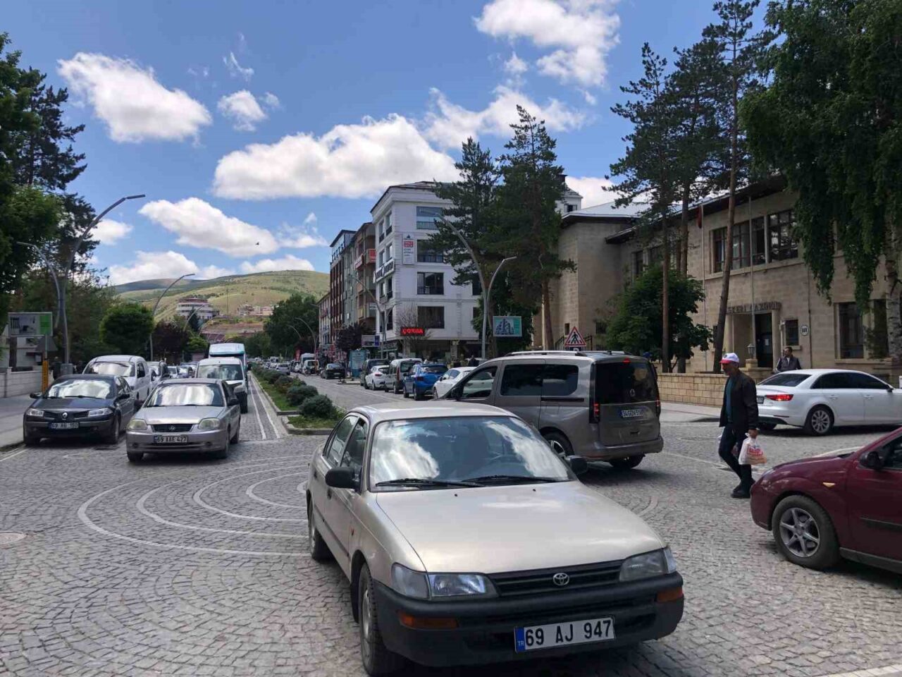 Bayburt’ta haftanın ilk iş günü olan Pazartesi, şehir merkezinde yoğun