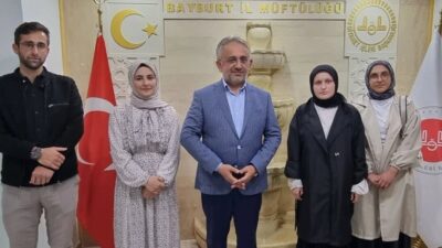 Diyanet İşleri Başkanlığınca lise ve üniversite öğrencilerine yönelik düzenlenen umre