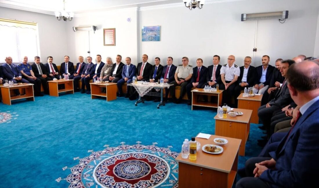 Bayburt’ta mahalle odalarında gerçekleştirilen geleneksel bayramlaşma töreninin bu yılki adresi