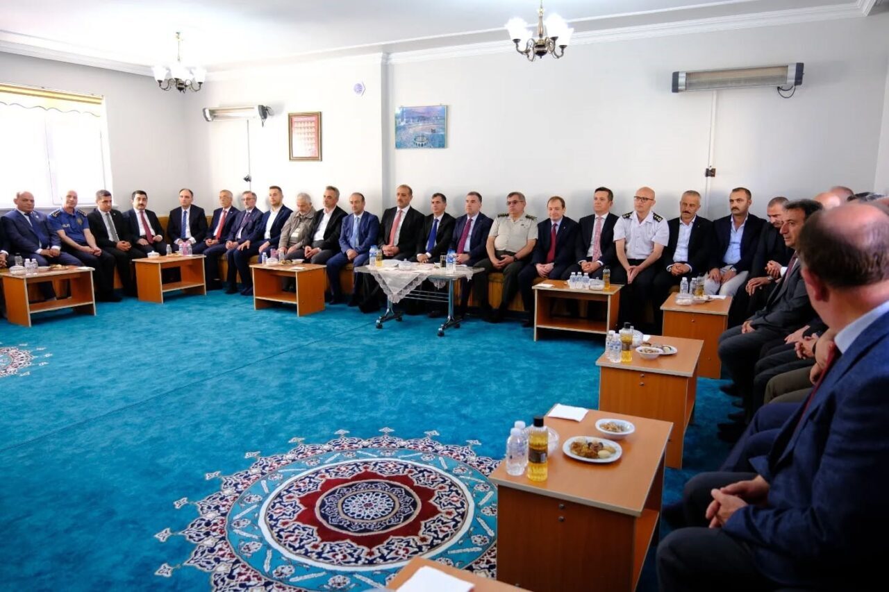 Bayburt’ta mahalle odalarında gerçekleştirilen geleneksel bayramlaşma töreninin bu yılki adresi