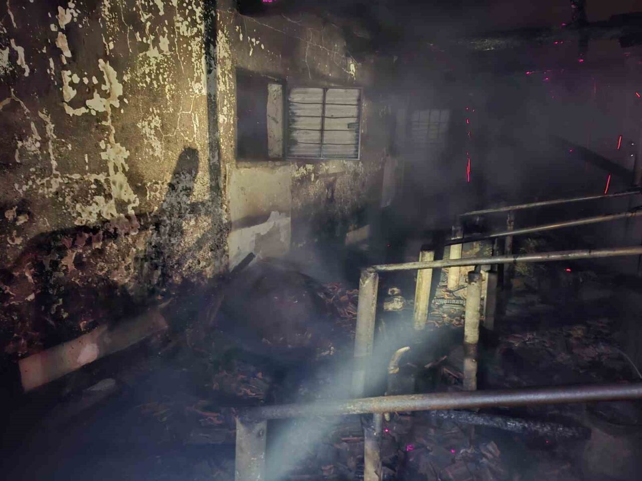 Sakarya’nın Karapürçek ilçesinde ahırda çıkan yangın, satımı gerçekleştirilen 16 büyükbaş