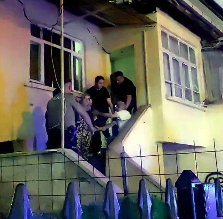 Sakarya’nın Akyazı ilçesinde yabancı uyruklu kişiler arasında çıkan bıçaklı tartışmada