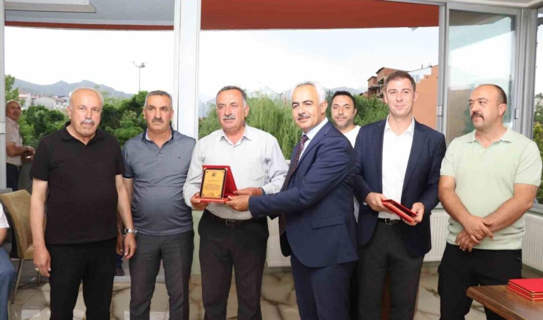 Erzurum’a bağlı Oltu ilçesinde belediye, yıllarca belediyeye hizmet etmiş emekçileri