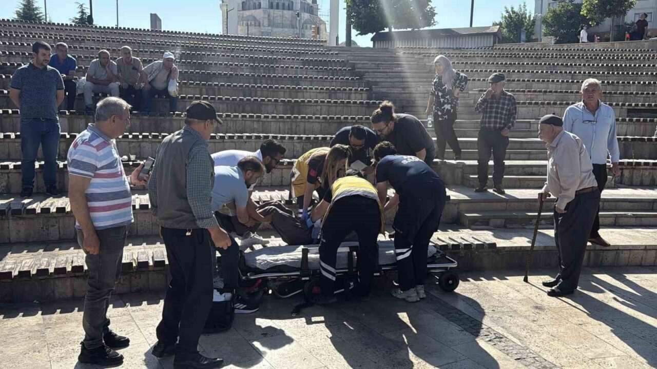 Sivas’ta bir kişi, bıçaklı saldırıya uğradı. 4 yerinden bıçaklanan vatandaş