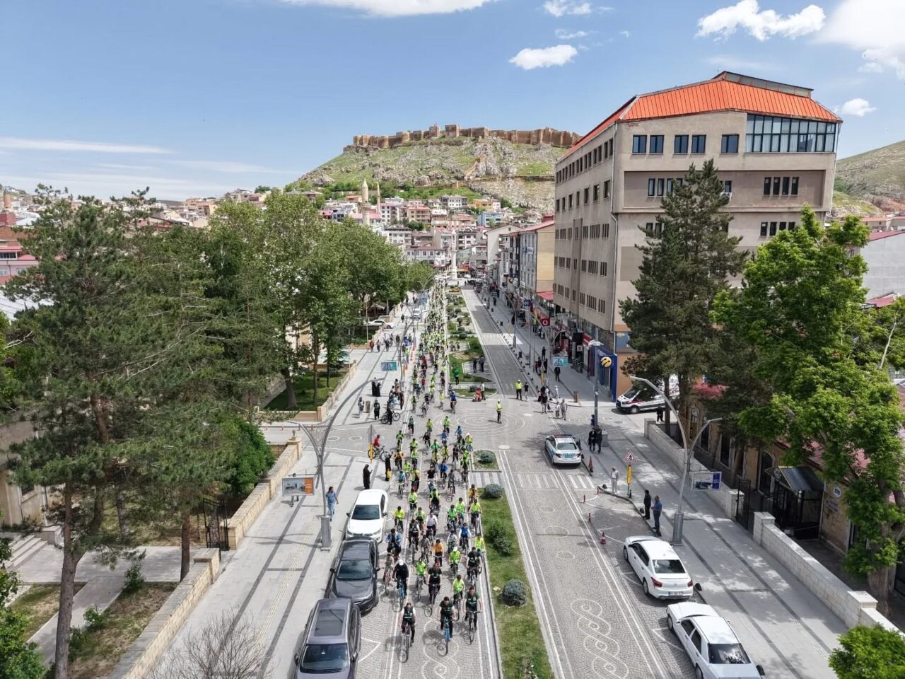 Türkiye genelinde eş zamanlı olarak düzenlenen 12. Yeşilay Bisiklet Turu