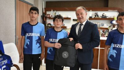 Floor Curlingte Türkiye ikincisi olan Tuzcu Mimar Sinan Ortaokulu’nu tebrik