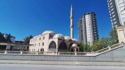 Mersin’in Tarsus ilçesinde bir camiden elektrik kablosu ve ses sistemi