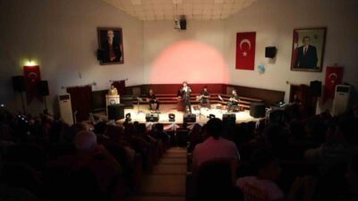 Erzincan’da düzenlenen Canlı Sesler Ses Yarışması’nda final coşkusu yaşandı. Erzincan’ın