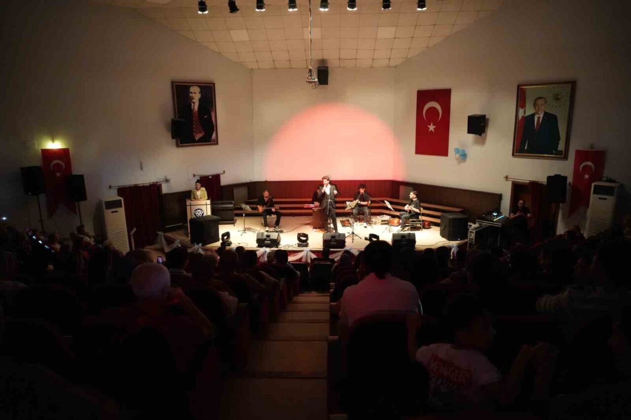 Erzincan’da düzenlenen Canlı Sesler Ses Yarışması’nda final coşkusu yaşandı. Erzincan’ın