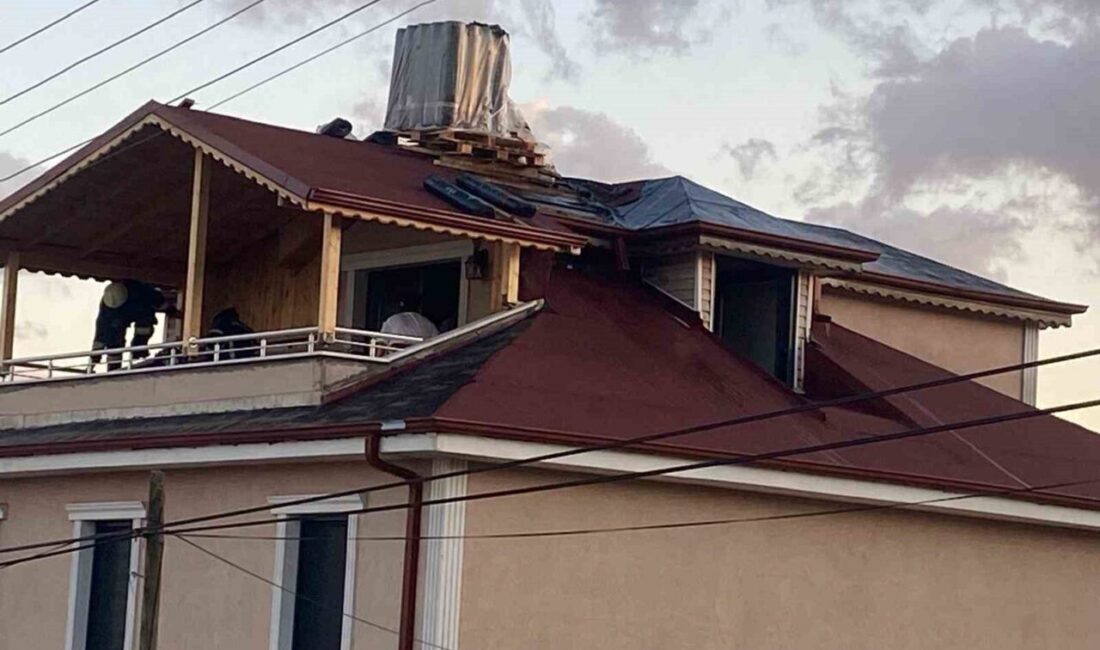 Kocaeli’nin Derince ilçesinde iki katlı evin çatısında tamir sırasında çıkan