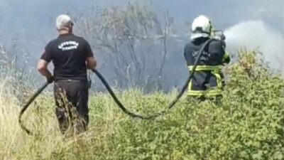 Zonguldak’ın Çaycuma ilçesinde öğle saatlerinde meydana gelen örtü yangını korku