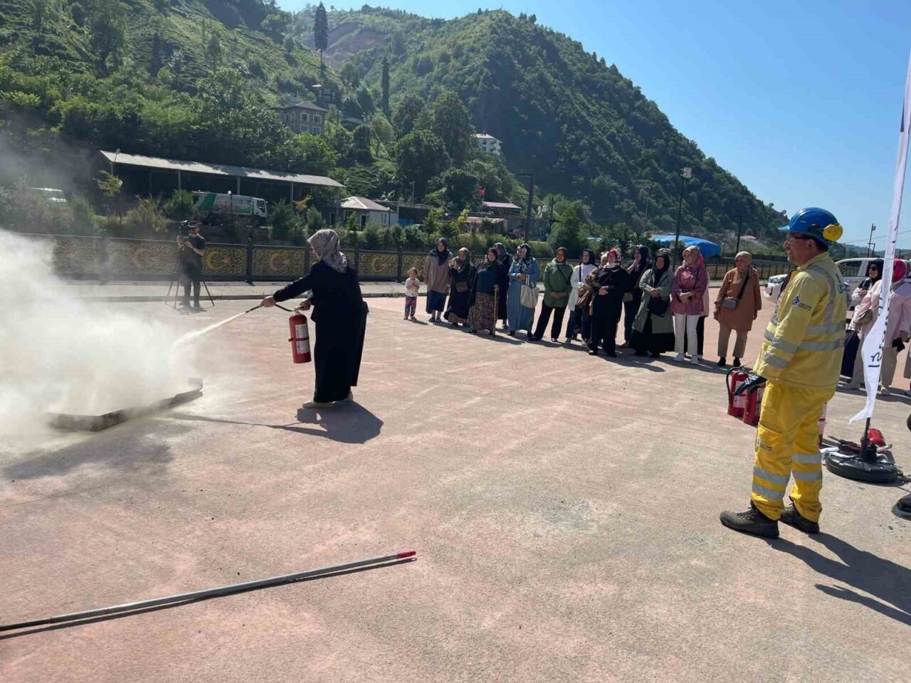 Rize’nin Çayeli ilçesi Madenli beldesinde yaşayan kadınlara yönelik olarak Çayeli