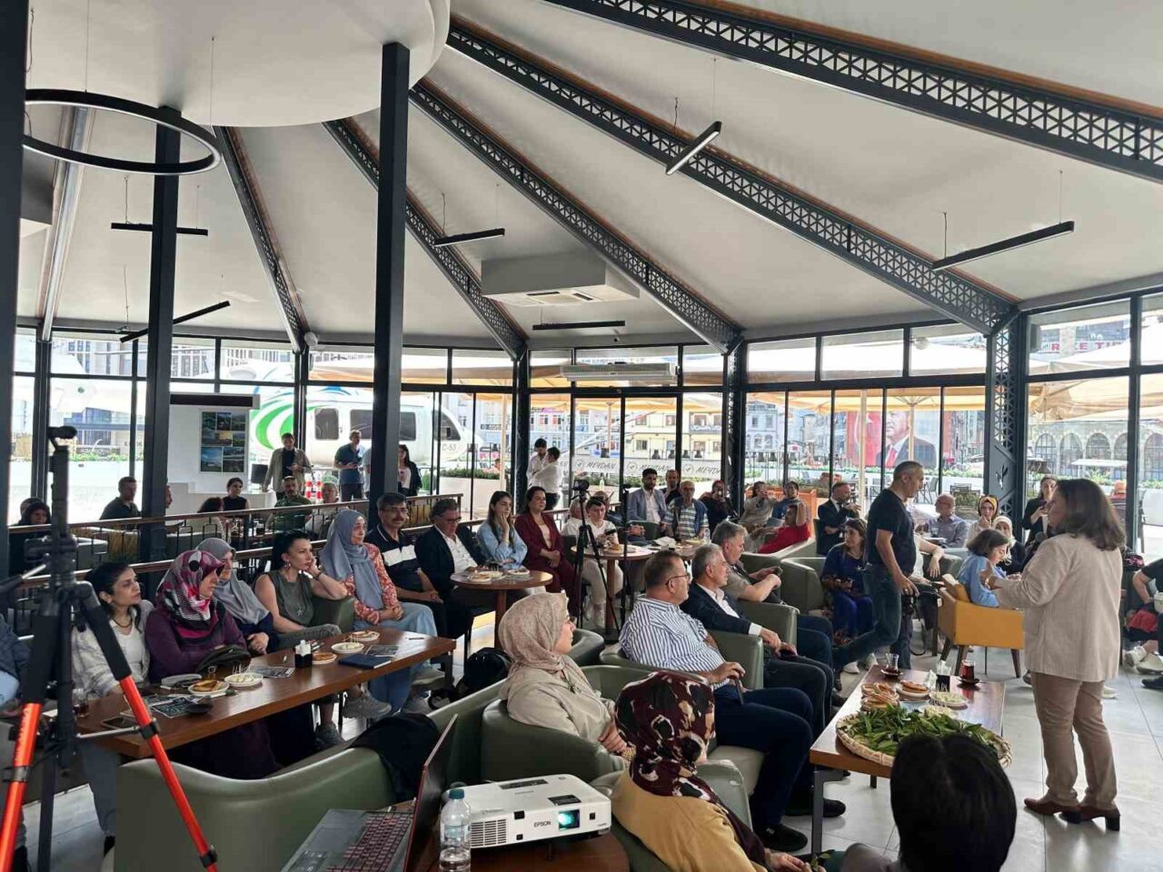 Rize’de ‘Bilim kafe’ etkinliği kapsamında ‘Çayın gücü, çay bahçelerinden sağlığa