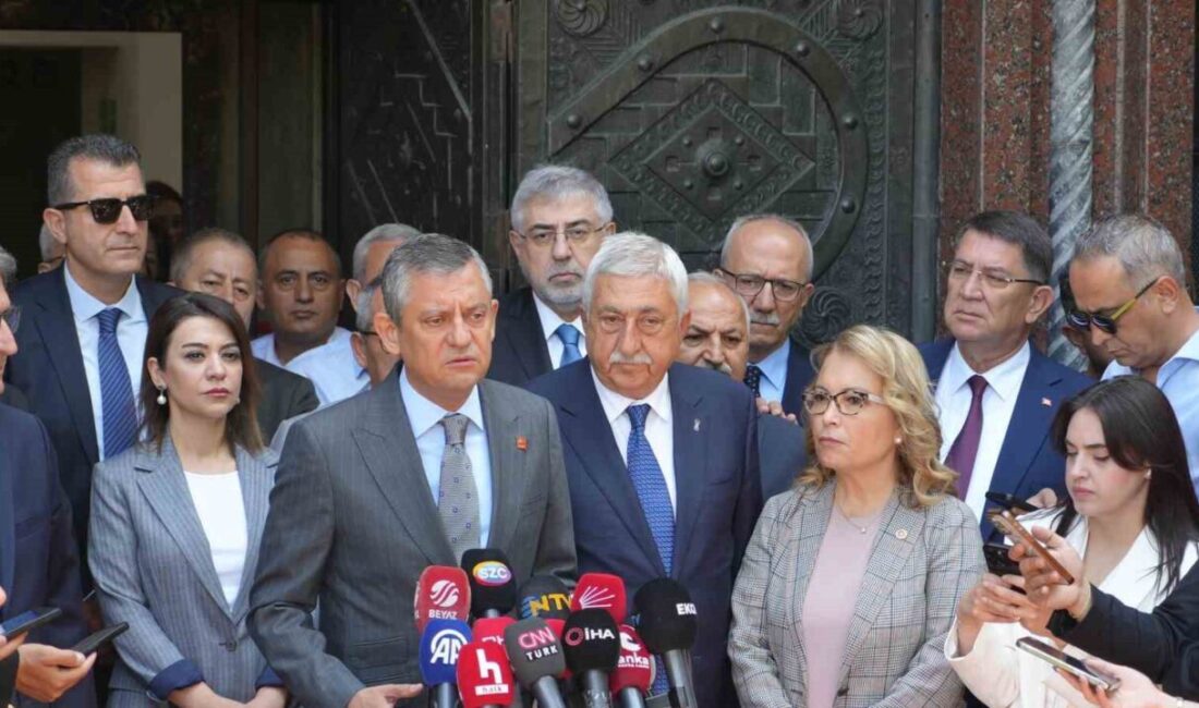 Cumhuriyet Halk Partisi (CHP) Genel Başkanı Özgür Özel, Türkiye Esnaf