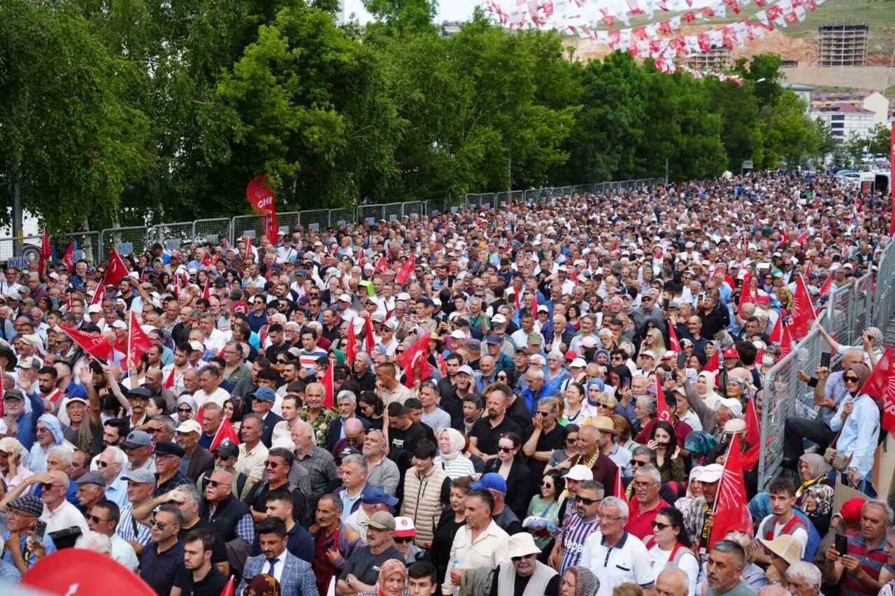 CHP Genel Başkanı Özgür Özel, 14 yıl aradan sonra CHP