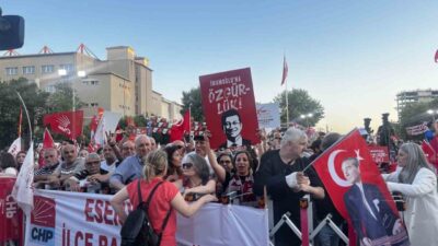 CHP Genel Başkanı Özgür Özel, partisi tarafından Büyükçekmece’de düzenlenen mitinge