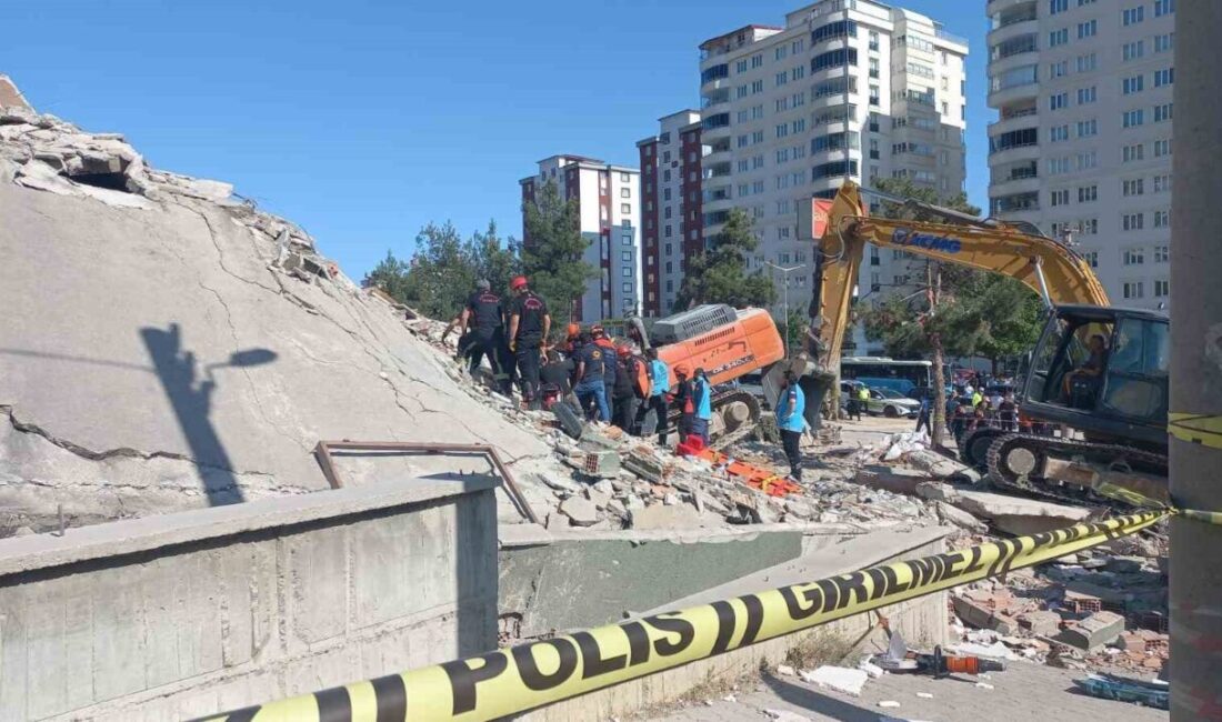 Kahramanmaraş’ta 6 Şubat depremlerinde hasar alan ve kontrollü yıkımı yapılırken