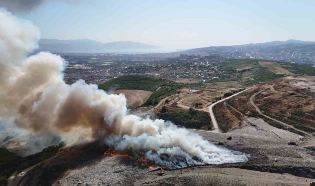 Kocaeli’nin İzmit ilçesindeki çöp döküm sahasında yangın çıktı. Ekipler yangını
