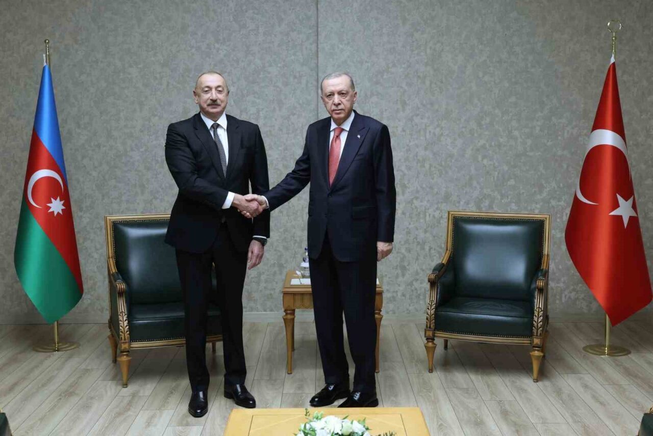Cumhurbaşkanı Recep Tayyip Erdoğan, Azerbaycan Cumhurbaşkanı İlham Aliyev ile bir