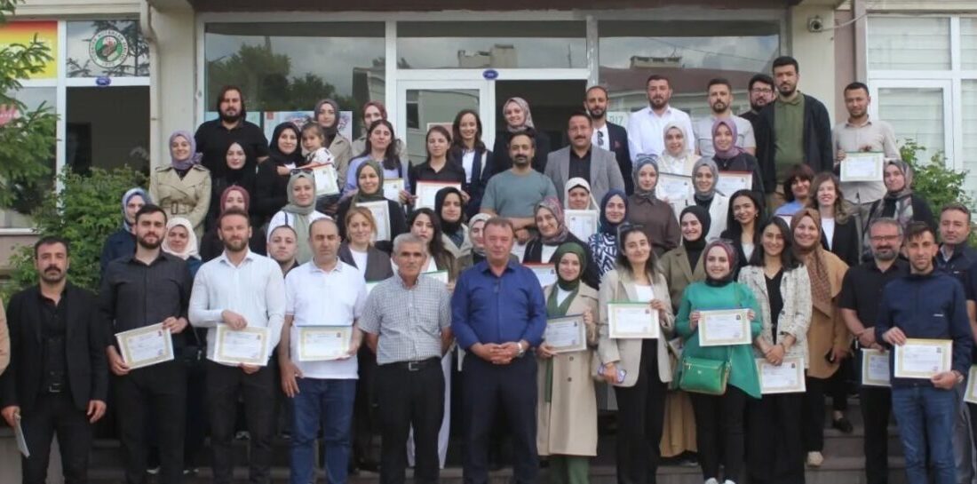 Bayburt’un Demirözü ilçesinde, İlçe Milli Eğitim Müdürlüğüne bağlı okullarda görev