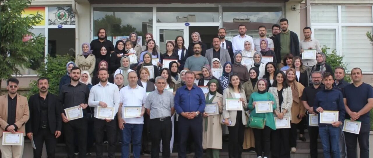 Bayburt’un Demirözü ilçesinde, İlçe Milli Eğitim Müdürlüğüne bağlı okullarda görev