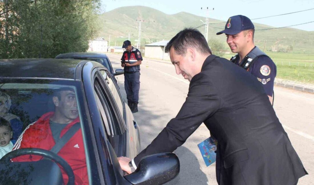 Demirözü’nde sürücülere trafik kuralları hatırlatılarak, hız kuralları başta olmak üzere