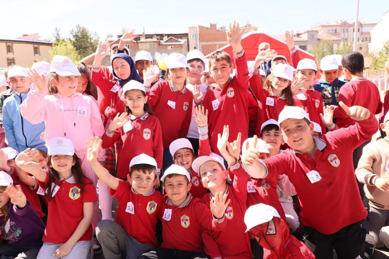 Yaz tatilinde eksiklerini tamamlamak, sınavlara hazırlanmak ve öğrenmeye devam etmek