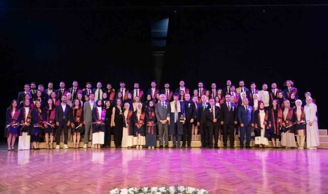 Erzincan Binali Yıldırım Üniversitesi Diş Hekimliği Fakültesi tarafından 2024-2025 mezuniyet