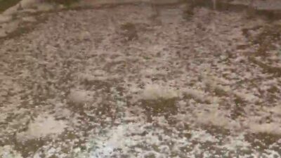 Gümüşhane’nin Kelkit ilçesinde aniden bastıran dolu yağışı, ilçeyi ve tarım