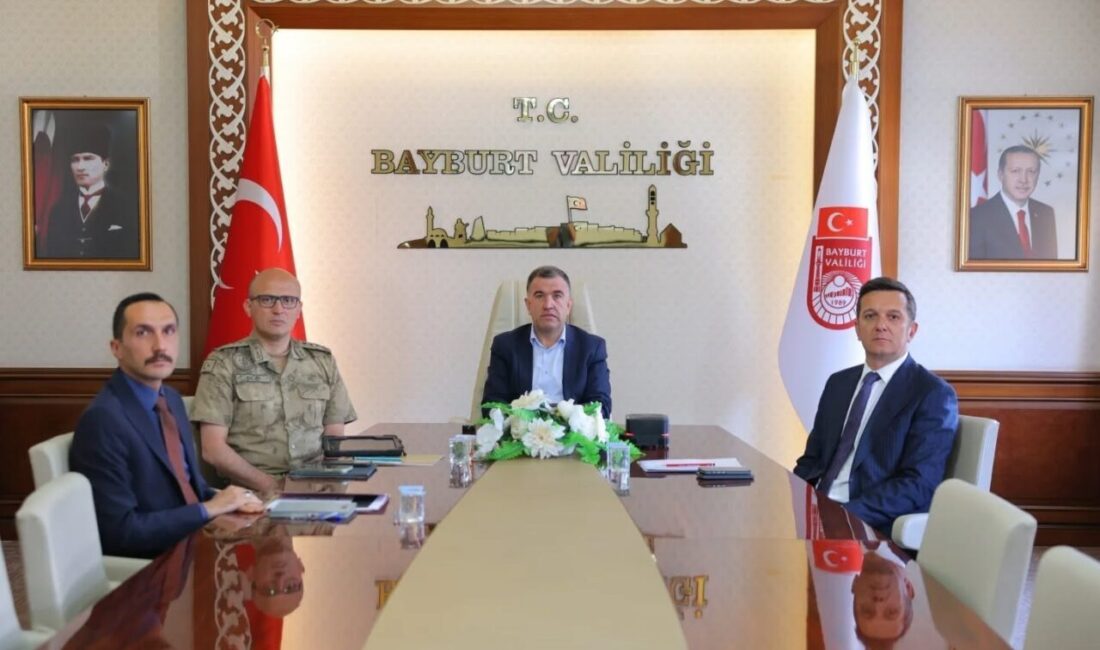 Bayburt Valisi Mustafa Eldivan, video konferans sistemiyle(VKS) gerçekleştirilen Düzensiz Göçle