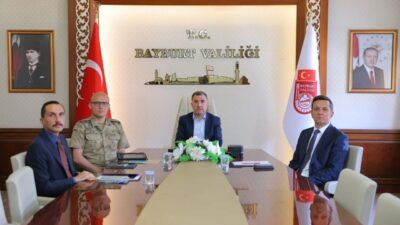 Bayburt Valisi Mustafa Eldivan, video konferans sistemiyle(VKS) gerçekleştirilen Düzensiz Göçle