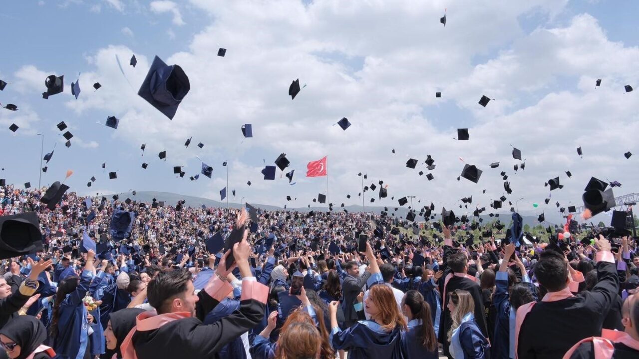 Erzincan Binali Yıldırım Üniversitesi (EBYÜ) 2024-2025 Akademik Yılı Mezuniyet Töreni
