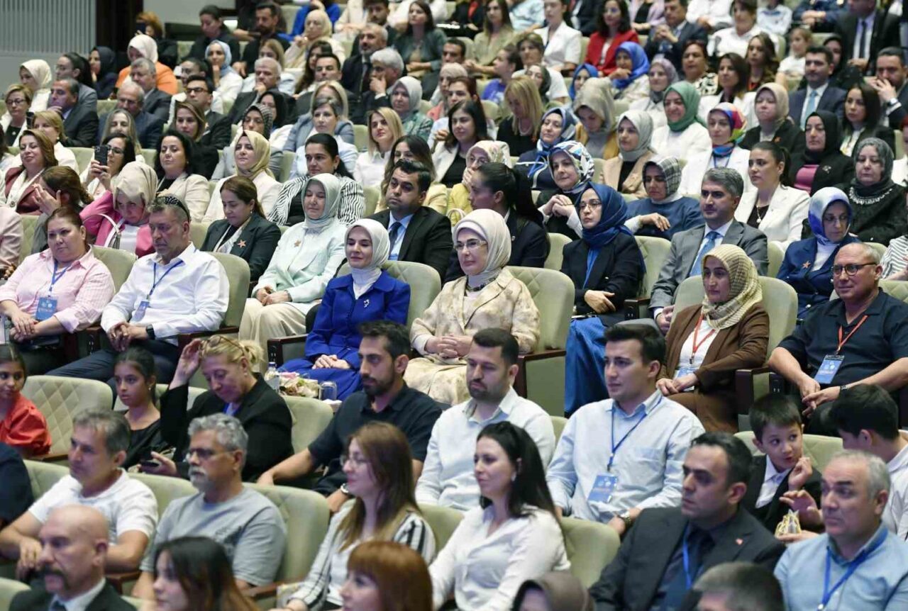 Cumhurbaşkanı Recep Tayyip Erdoğan’ın eşi Emine Erdoğan, “Şunu hiç unutmamalıyız